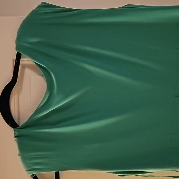 Green Sleeveless Dress - Picture 6 of 7